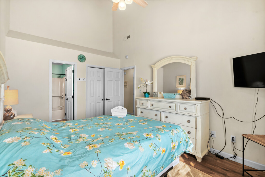 1860 Auburn Ln Unit 19J 23